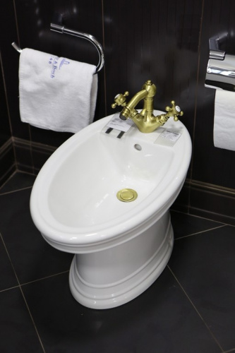 Биде Villeroy&Boch Amadea 7485 00R1 напольное
